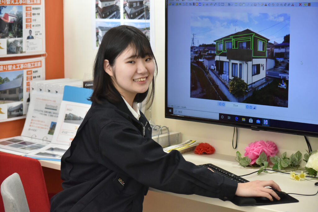 店舗でのカラーシュミレーションをしている画像