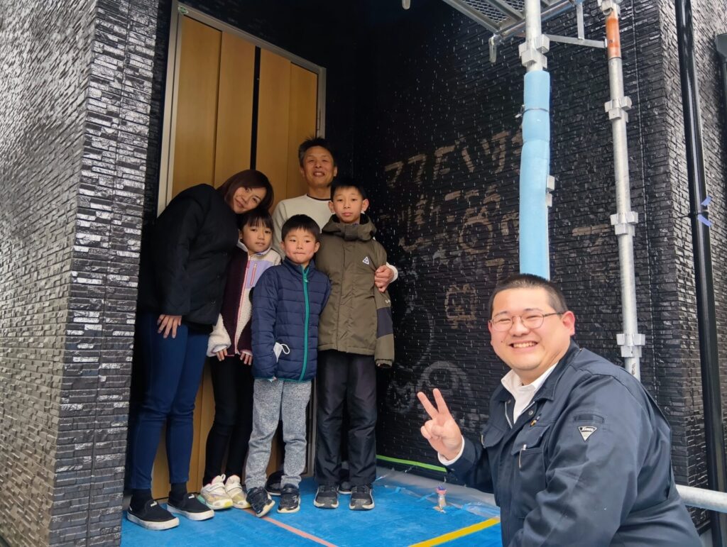 宇都宮市での外壁塗装工事　家族団らんの写真