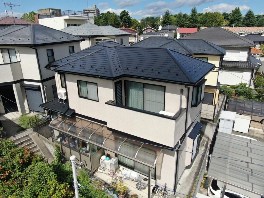 宇都宮市でポリカ屋根の設置されている築20年の住宅