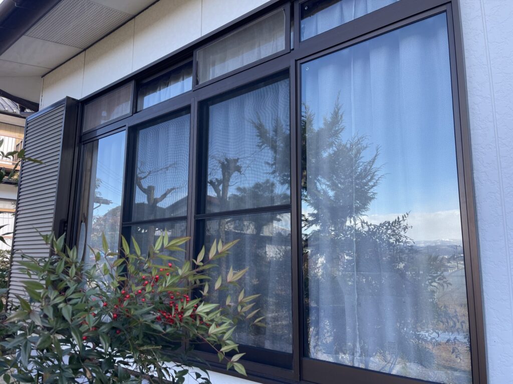 宇都宮市にて、ガラスを真空ガラスに交換し断熱性を高めた住宅の窓