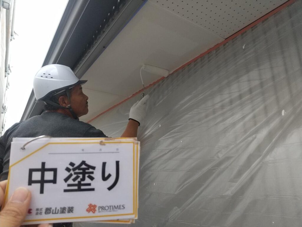 宇都宮市で、外壁の塗装により修理を行っている写真です
