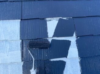 屋根塗装 中塗り写真