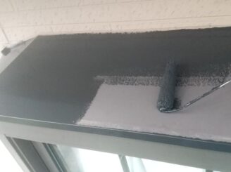 窓の庇の塗装画像
