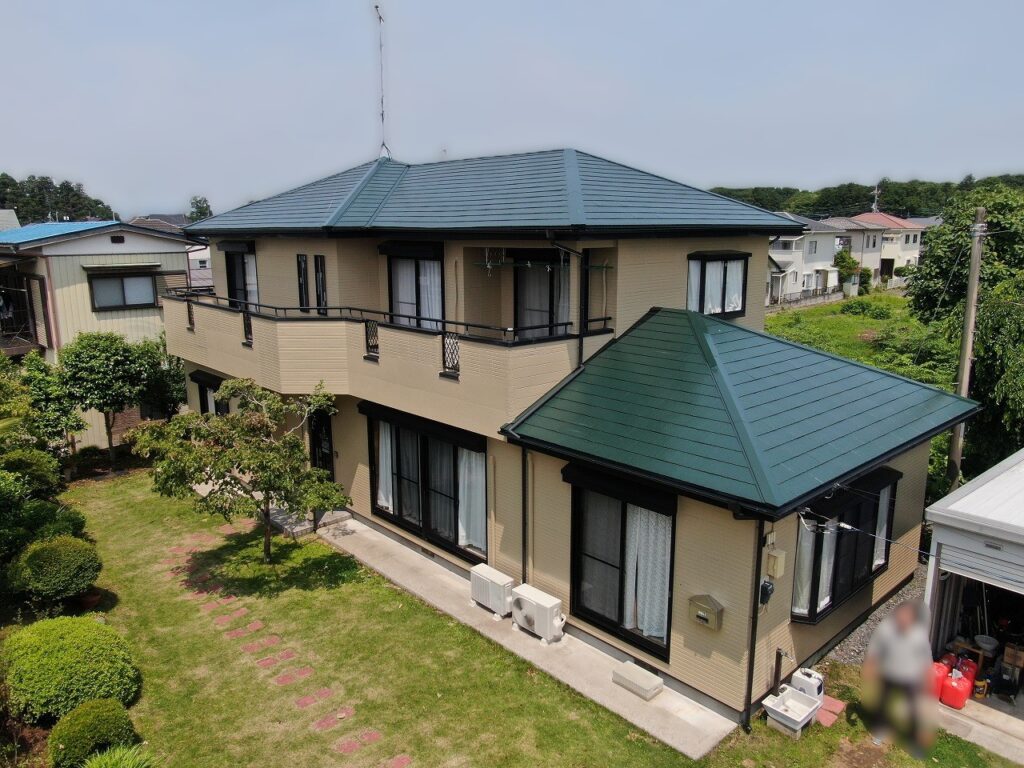 宇都宮市屋根外壁塗装における付帯部を黒系で塗装施工後