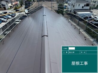 屋根カバー工事 棟板金設置