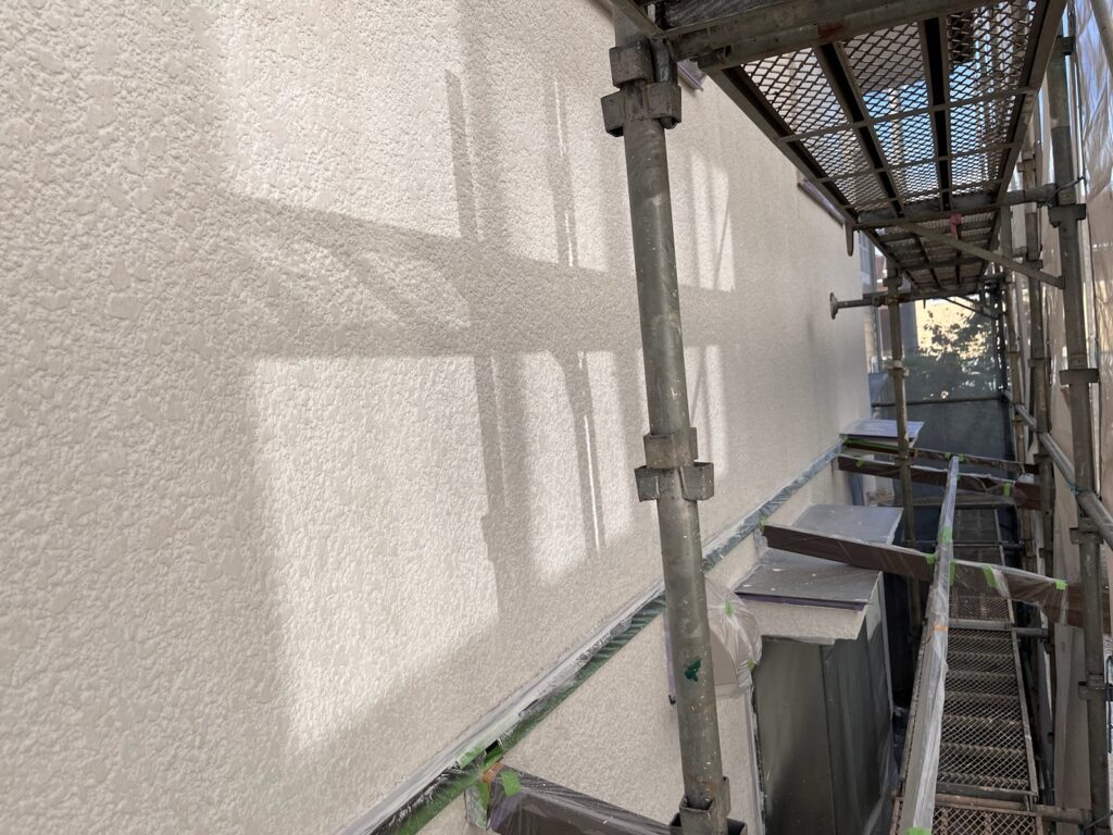 冬の外壁塗装で乾燥時間をしっかりと確保している最中の画像