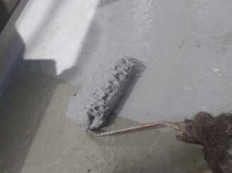 ベランダ防水塗装中塗り