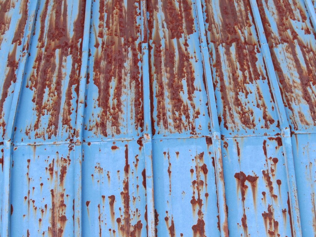 宇都宮市の住宅で外壁塗装前に点検したガルバリウム鋼板の錆の発生状況