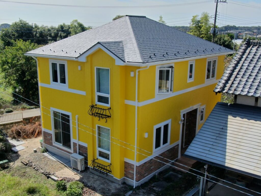 宇都宮市の外壁を黄色に塗装した住宅