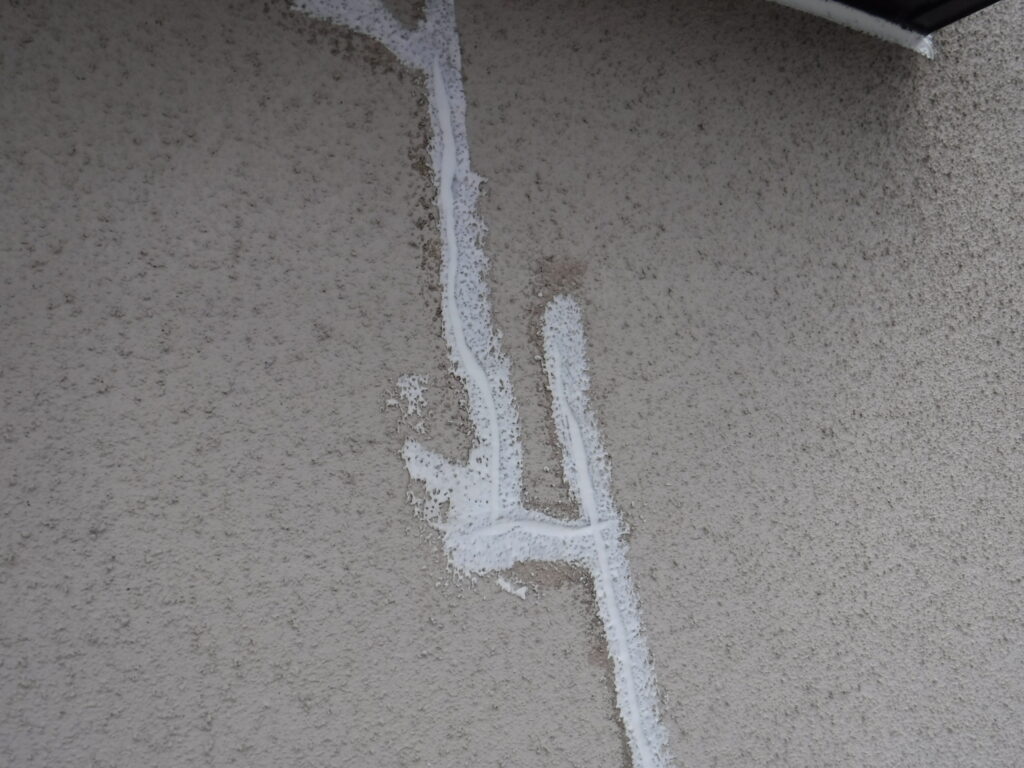 窯業系サイディングのひび割れ 補修材充填後