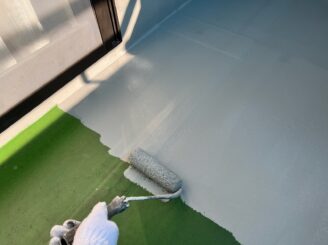 ベランダ防水塗装の様子
