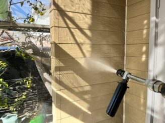 外壁高圧洗浄の様子