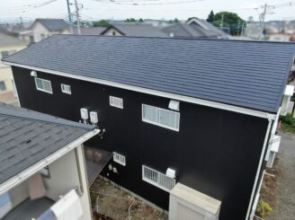 宇都宮市のスレート瓦の屋根とモルタル外壁のアパートの施工後写真|別角度