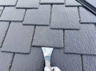 屋根の縁切りの様子