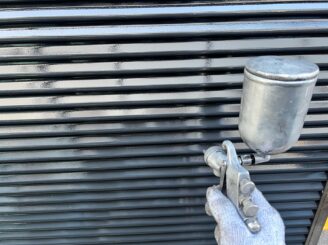 戸袋の塗装の様子