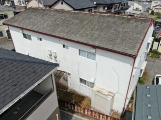 宇都宮市のスレート瓦の屋根とモルタル外壁のアパートの施工前写真|別角度