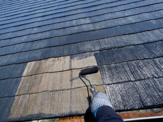 宇都宮市のアパートの屋根中塗りの様子