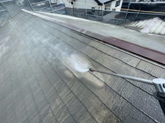 宇都宮市のアパートの高圧洗浄の様子