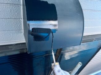 換気フードの塗装の様子