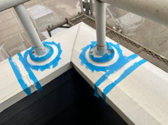 笠木支柱シーリングの様子