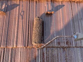 屋根塗装|中塗り中