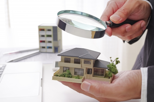 住宅の点検をイメージした写真