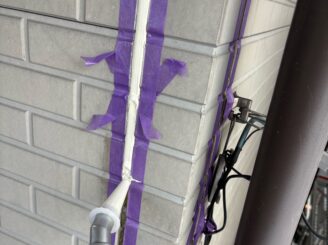 宇都宮市T様邸で新しいシーリング材を充填している様子